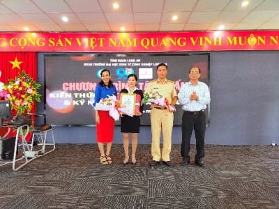 Tập huấn kiến thức an toàn giao thông và kỹ năng lái xe an toàn