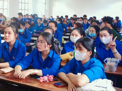 BCH Đoàn Trường Đại học Kinh tế Công nghiệp Long An tổ chức chuyên đề “Nâng cao kỹ năng Tiếng Anh và hội nhập quốc tế” lần 2 năm 2025