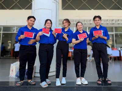 Cán bộ Đoàn, Đoàn viên Trường Đại học Kinh tế Công nghiệp Long An tham gia hiến máu tình nguyện tháng 11 năm 2025