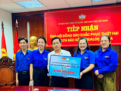 Đoàn trường Đại học Kinh tế Công nghiệp Long An chung tay ủng hộ đồng bào bị ảnh hưởng bởi bão số 10 và số 11