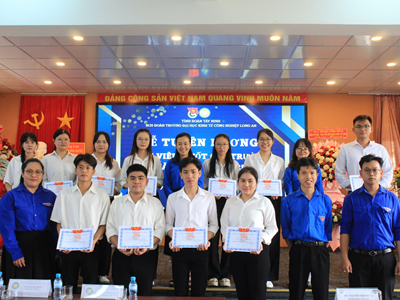 Đoàn trường Đại học Kinh tế Công nghiệp Long An (DLA) tổ chức Tuyên dương sinh viên 5 tốt cấp trường năm học 2024-2025