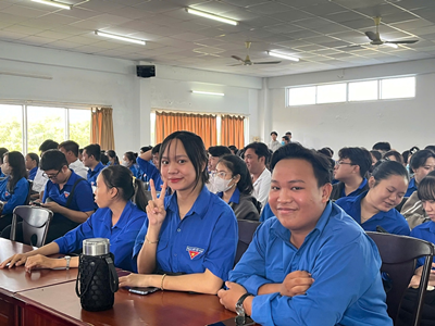 Tuổi trẻ Trường Đại học Kinh tế Công nghiệp Long An tổ chức Tuyên truyền kỷ niệm 50 năm ngày Giải phóng miền Nam, thống nhất đất nước (30-4-1975 – 30-4-2025)