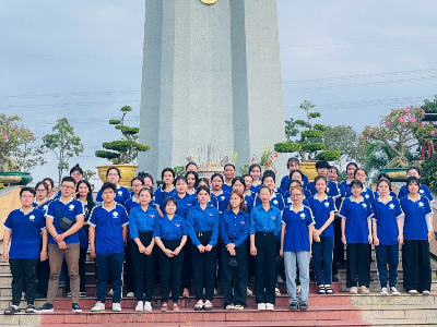 Tuổi trẻ Trường ĐH Kinh tế Công nghiệp Long An chăm sóc Nghĩa trang liệt sĩ – Kỷ niệm 80 năm Quốc Khánh