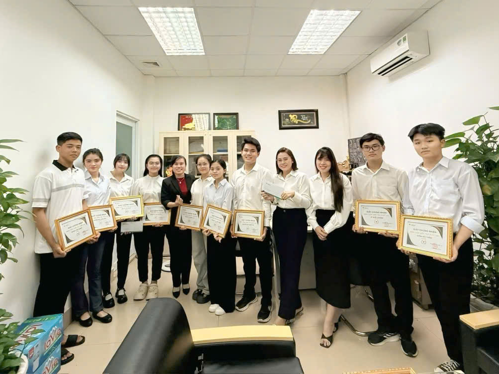  KIẾN TẬP – HOẠT ĐỘNG THỰC TẾ DÀNH CHO SINH VIÊN NGÀNH TÀI CHÍNH NGÂN HÀNG VÀ QUẢN TRỊ KINH DOANH DLA 