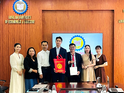 Trường Cao đẳng Glenn (Canada) đến thăm trường DLA
