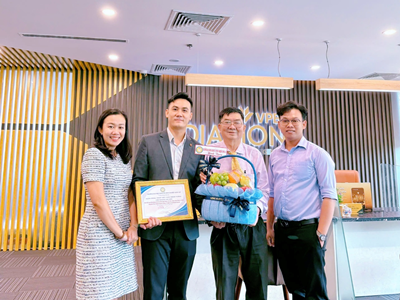 Trường DLA đến thăm và cảm ơn VPBank 