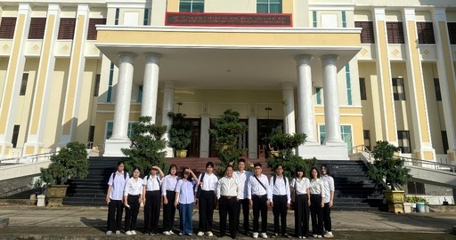 Sinh viên ngành Luật kinh tế tại DLA